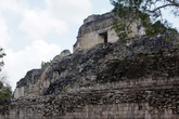 Храм на вершине пирамиды майя