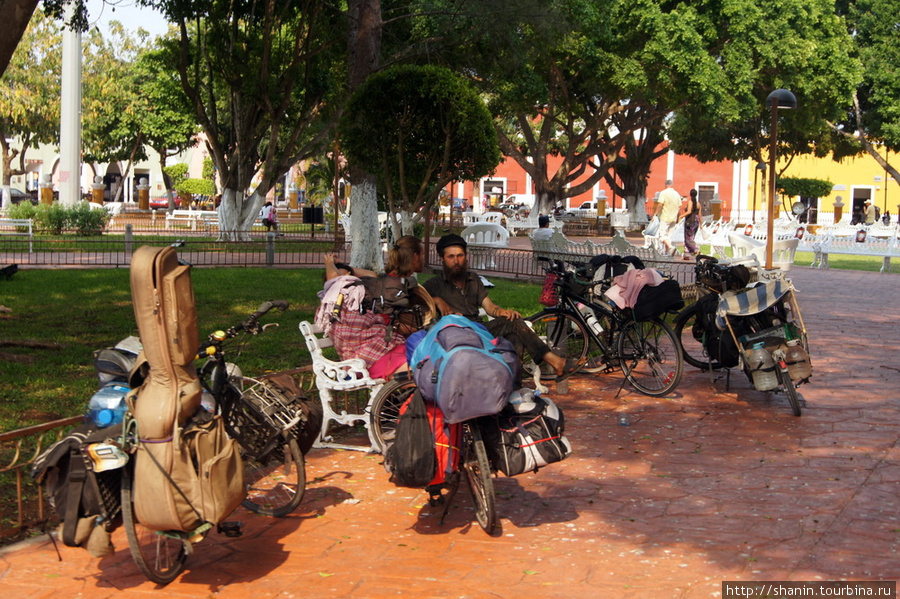 Велосипедисты-путешественники в Вальядолиде Вальядолид, Мексика