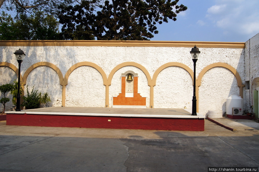 Внутренний двор муниципаоитета Вальядолид, Мексика