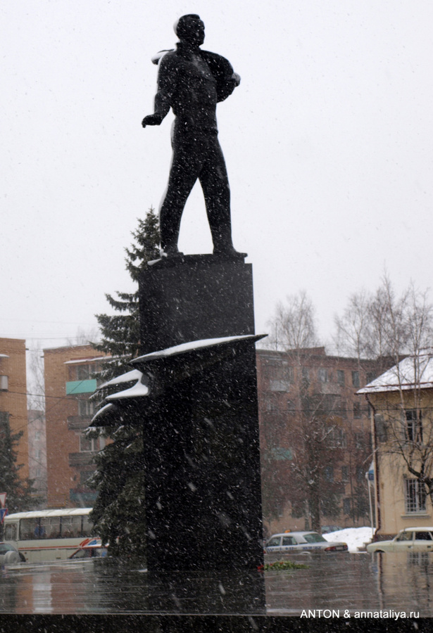 Памятник Гагарину на Красной площади Гагарин, Россия