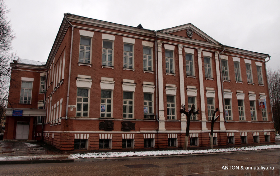Дом купца Церевитинова, в котором останавливался Кутузов и несколько лет учился Гагарин. Сейчас тут дом творчества молодежи Гагарин, Россия