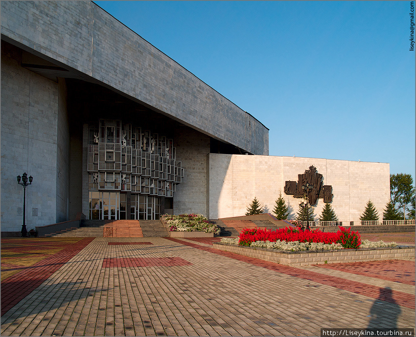 Город с филармонией на главной площади