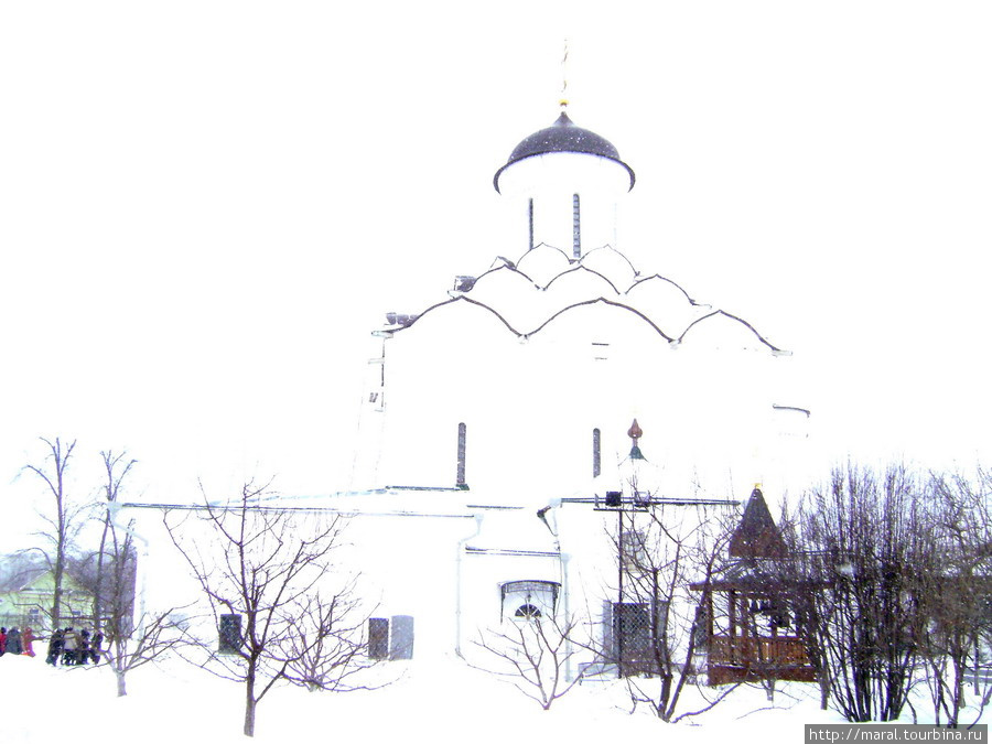 Центром ансамбля монастыря является Успенский собор, построенный в первые годы XVI века Владимир, Россия