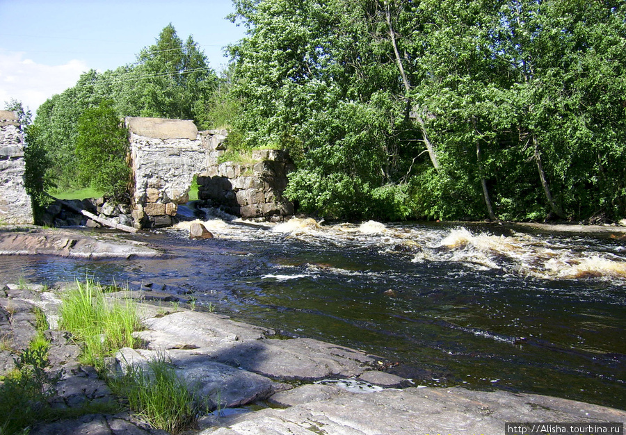 Разрушенная плотина на реке Уксунйоки