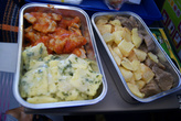на борту S7 Мадрид-Москва выбор блюд: курица с лапшой или мясо с картошкой (мясо отличное)
