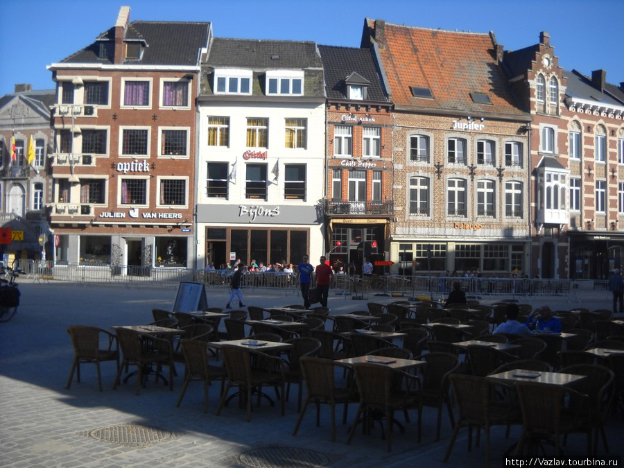 На главной площади Тонгерен, Бельгия