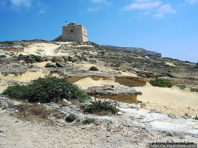 Башня рядом с Лазурным окном Двейра залив, Мальта
