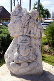 Скульптура у муниципаоитета Тулума