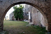 Задний вход в монастырь