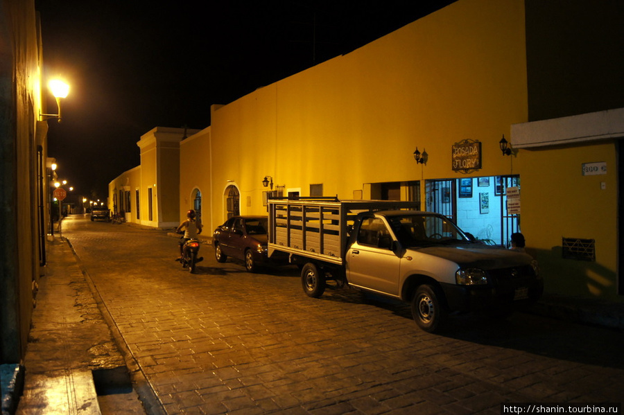 Ночью в Изамале Исамаль, Мексика