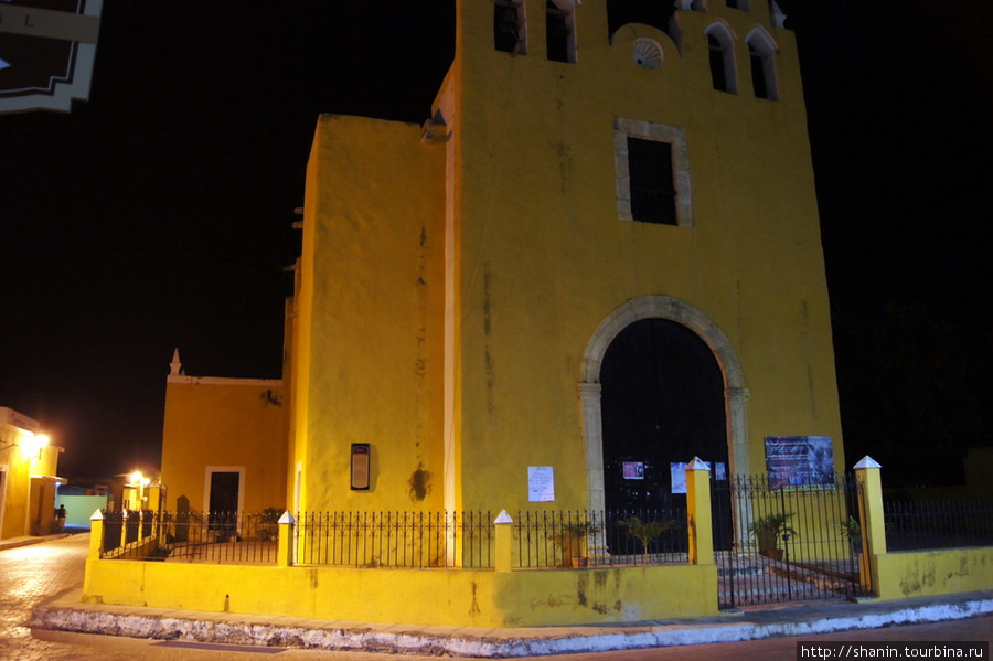 Церковь в Изамале Исамаль, Мексика