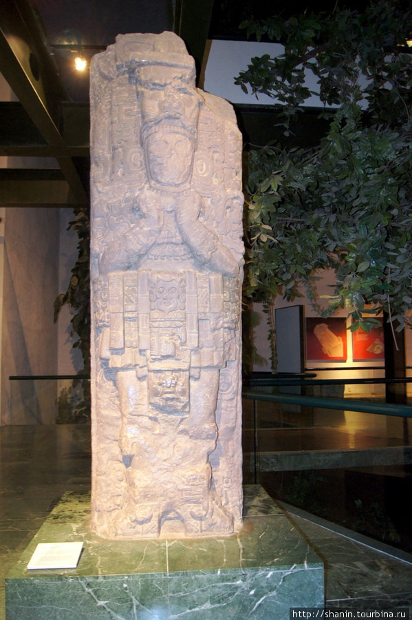 Каменная колонна Четумаль, Мексика