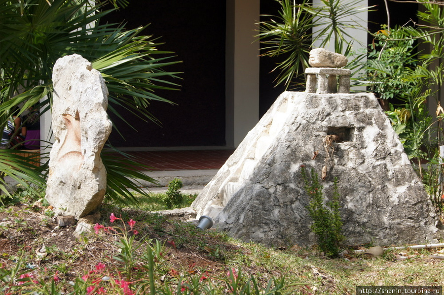 Во внутреннем дворе Музея культуры майя в Четумале Четумаль, Мексика