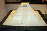 Макет пирамиды в музее культуры майя в Четумале