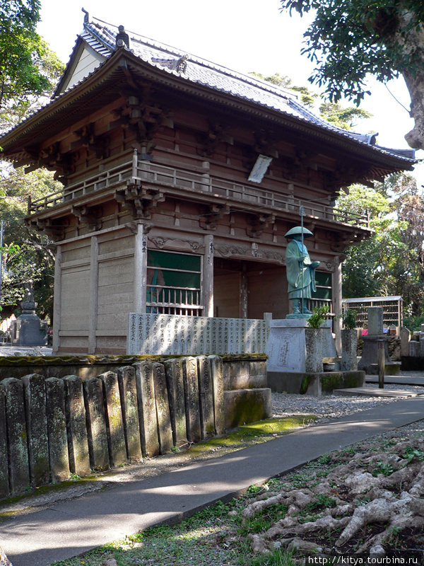 Храм номер 24 в паломничестве по 88 храмам Сикоку. Мурото, Япония