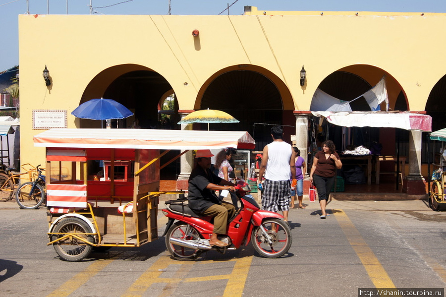 Город мото и велорикш Муна, Мексика