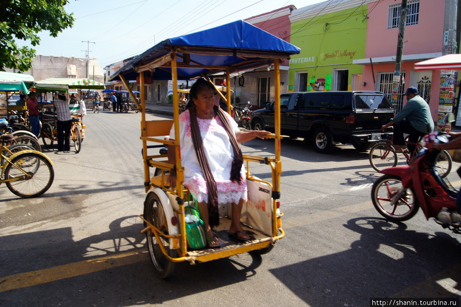 Город мото и велорикш Муна, Мексика
