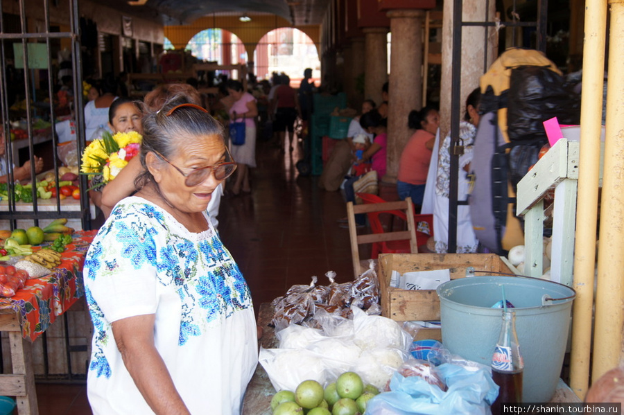 Продавщица на рынке Муна, Мексика