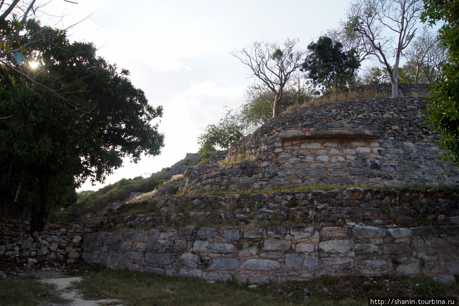 Пирамида в Изамале Штат Юкатан, Мексика