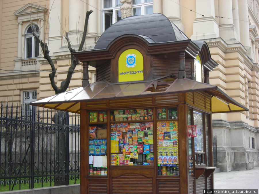 Аутентичный табачный киоск. Львов, Украина