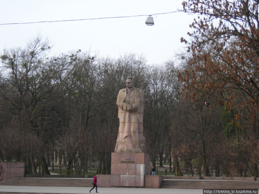 Памятник Франко. Львов, Украина