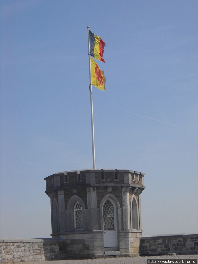 Флаг на башне Намюр, Бельгия