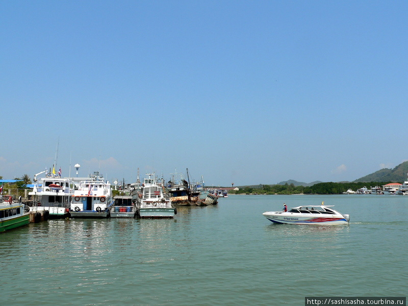 Порт на Пхукете. Острова Пхи-Пхи, Таиланд