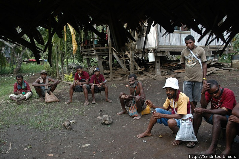 Галупи рассказывает историю о Человеке с Луны Бонгу, Папуа-Новая Гвинея