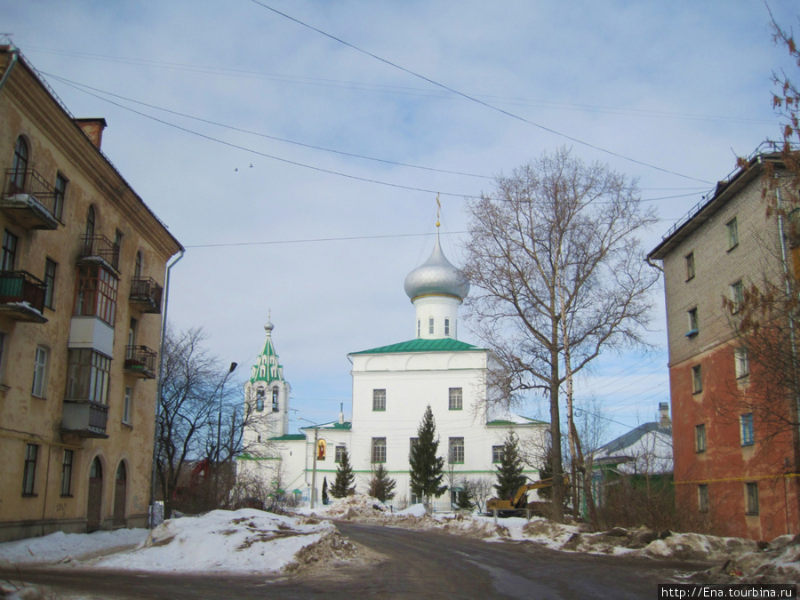 18.03.2011. Вологда. Заречье. Церковь Андрея Первозванного. Дорога к приходскому храму Вологда, Россия