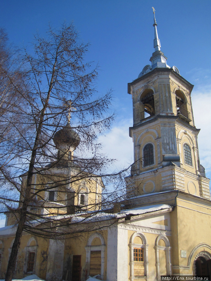 18.03.2011. Вологда. Нижний посад. Церковь Иоанна Предтечи в Рощенье — тихий уголок среди шумного города Вологда, Россия