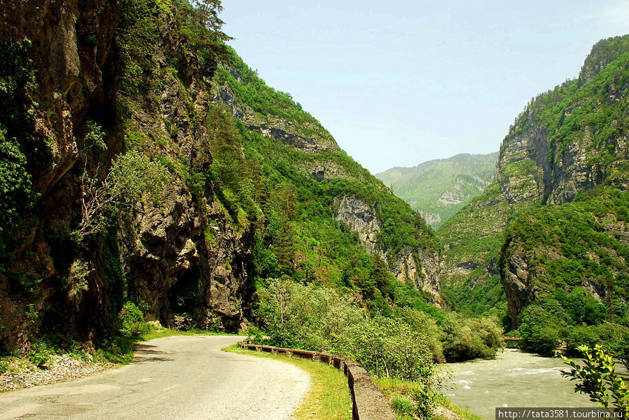 По дороге на озеро Рица. Рица Реликтовый Национальный Парк, Абхазия
