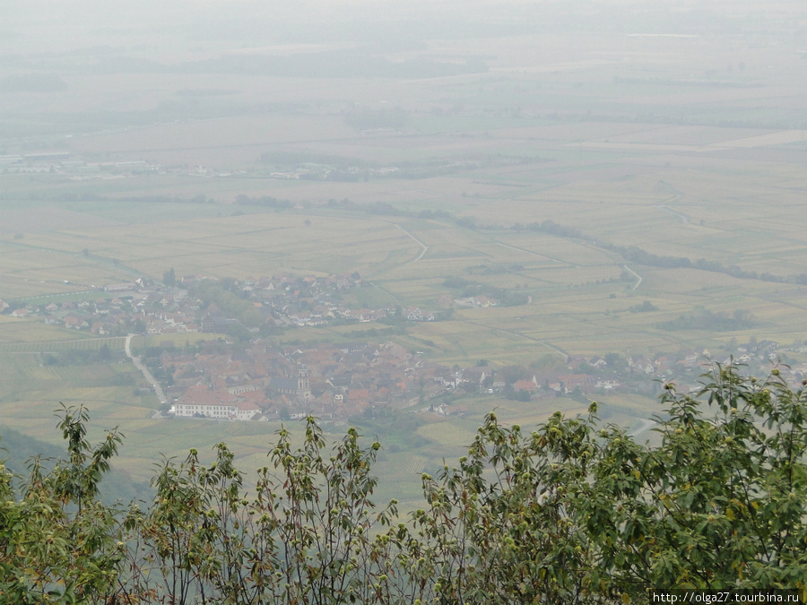 Мы поднялись к замку Haut Koenigsbourg,вид с горы на долину Эльзас, Франция