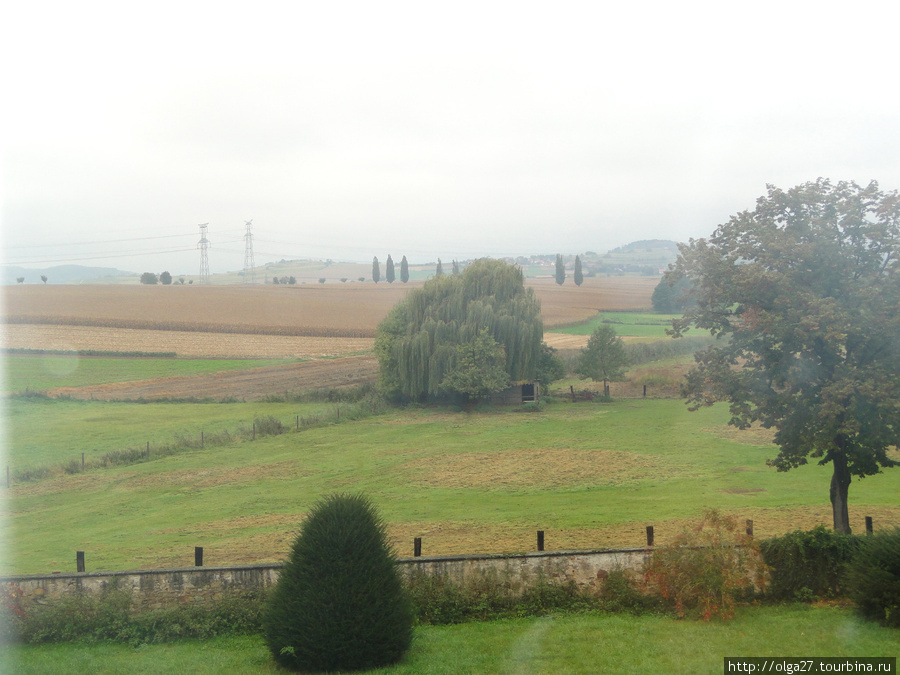 Вид из окна на сельскую Францию.Умиротворяющее зрелище Эльзас, Франция