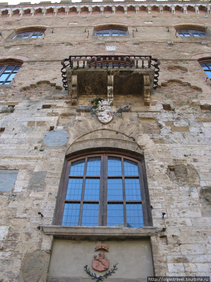 Джульетта могла стоять и на этом балконе Сан-Джиминьяно, Италия