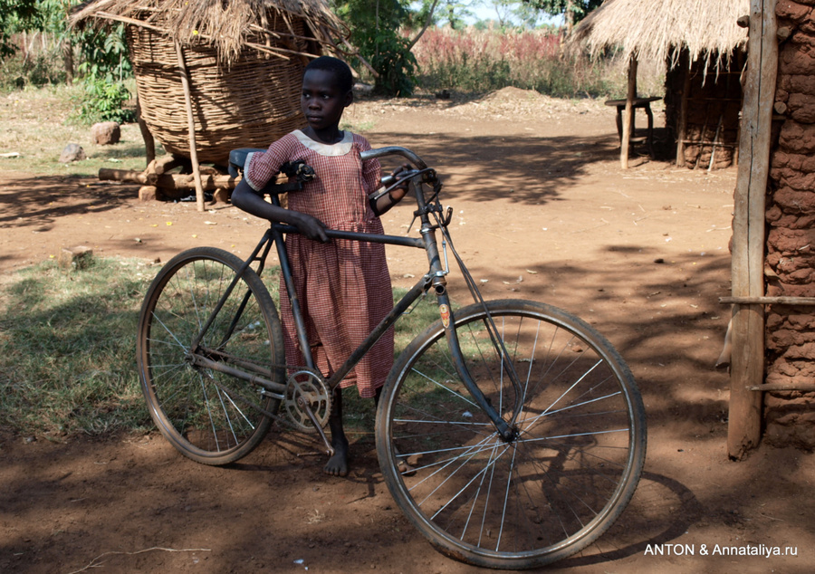 Девочка народности багишу Мбале, Уганда