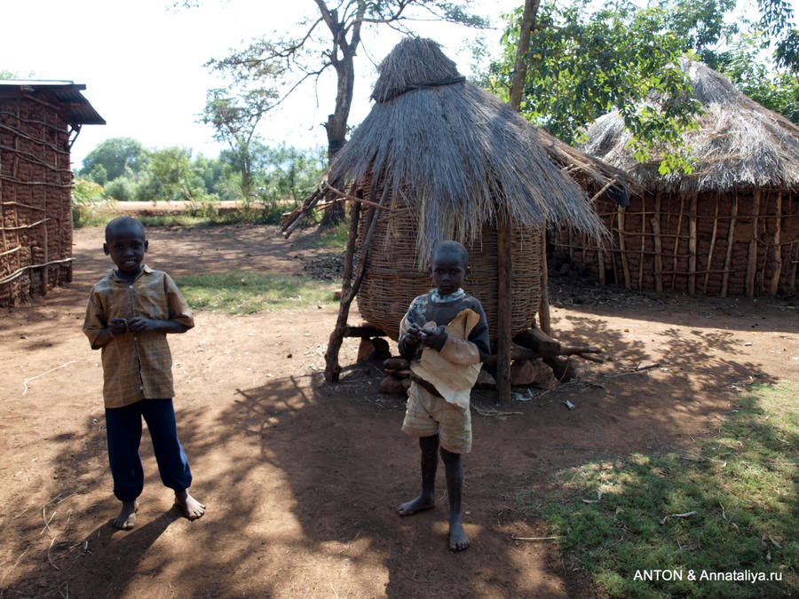 Мальчики багишу Мбале, Уганда