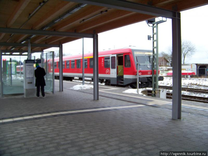 Региональный поезд на платформе Вассербурга Германия