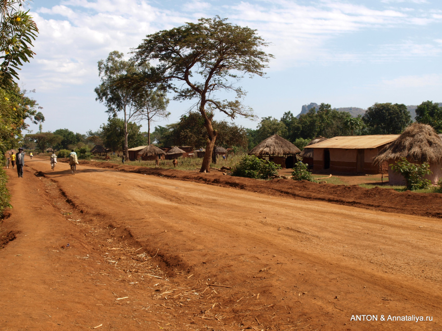 На обочине — деревня багишу Мбале, Уганда