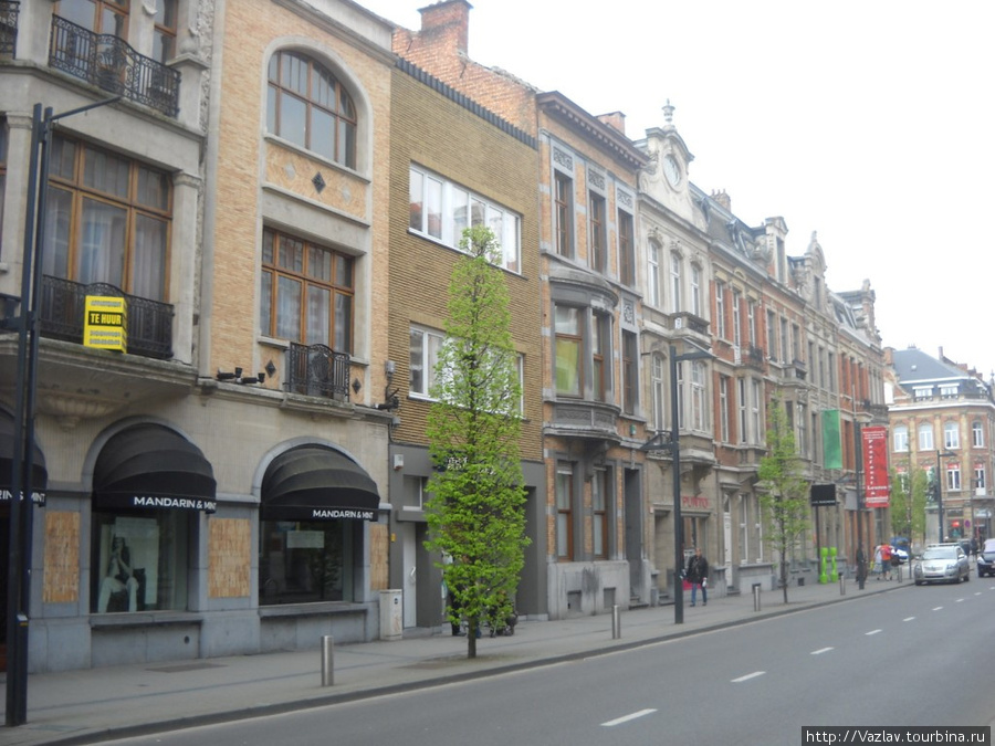 Вдоль по улице Лёвен, Бельгия