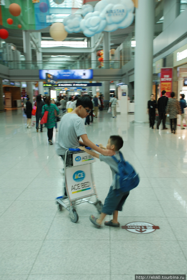 Дети везде ведут себя как попало.. Сеул, Республика Корея