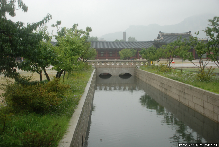 Таким образом дворец снабжался питьевой водой Сеул, Республика Корея