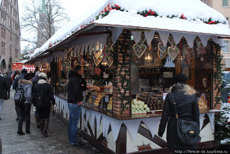 Улицы заставлены палатками со сладостями и сувенирами Нюрнберг, Германия