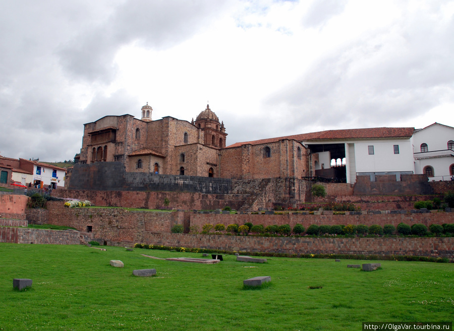 Собор Санто-Доминго (Святого Доминика), построенный на фундаменте Храма Кориканча — Храма Солнца. Куско, Перу