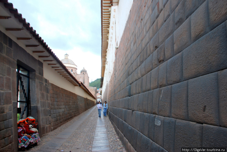 Каменные блоки стен инкских времен Куско, Перу