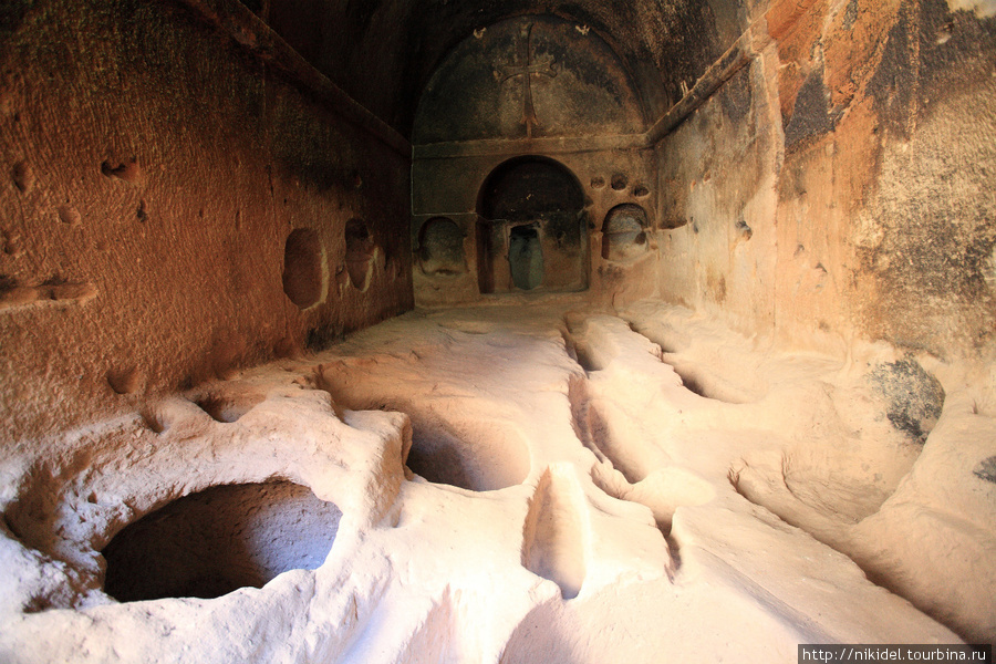 монастырь Eski Gumusler Деринкую, Турция