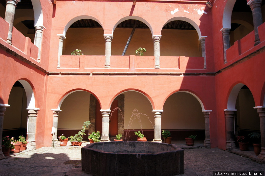 Внутренний дворик музея Тласкала-де-Хикотенкатль, Мексика