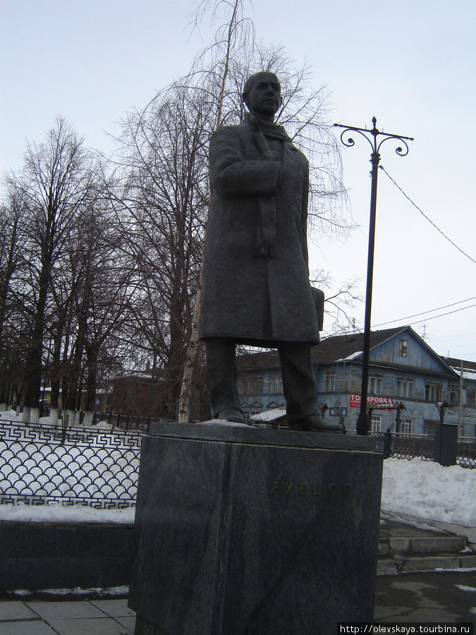 Памятник Рубцову работы А. Шебунина. Установлен в 1998 Вологда, Россия