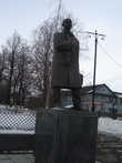 Памятник Рубцову работы А. Шебунина. Установлен в 1998