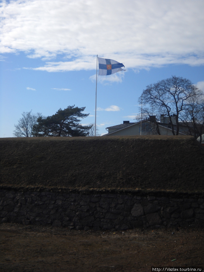Флаг над плацем Хамина, Финляндия
