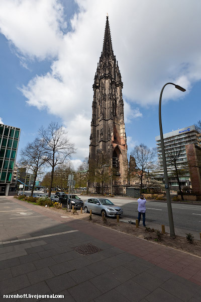 St.-Nikolai-Kirche - церковь-памятник в Гамбурге Гамбург, Германия